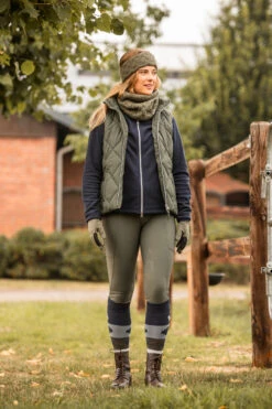 Horze Raya Schlauchschal In Zopfstrickmuster Mit Fleecefutter 14 Horze Raya Schlauchschal In Zopfstrickmuster Mit Fleecefutter -Equestrian Dreams 30850 BKGR 4